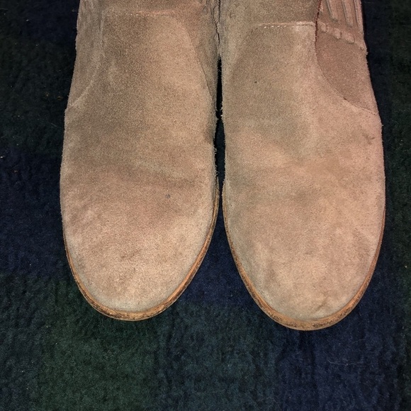 Vince Camuto brown ankle booties sued style fit like a size 7 rounded toe heeled - Picture 6 of 8